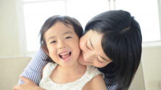 育児する母親
